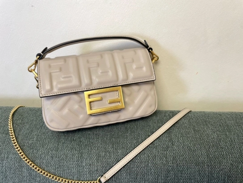 F**di baguette bags 4222c-0291