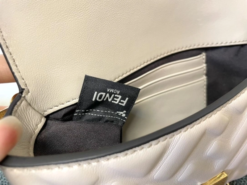 F**di baguette bags 4222c-0291
