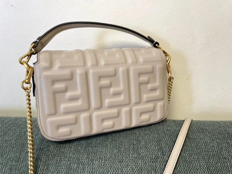 F**di baguette bags 4222c-0291