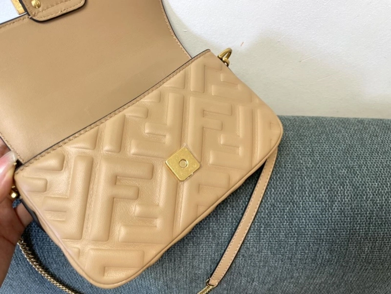 F**di baguette bags 4222c-0292