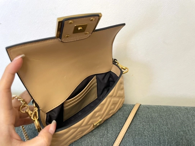 F**di baguette bags 4222c-0292