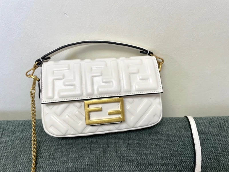F**di baguette bags 4222c-0297
