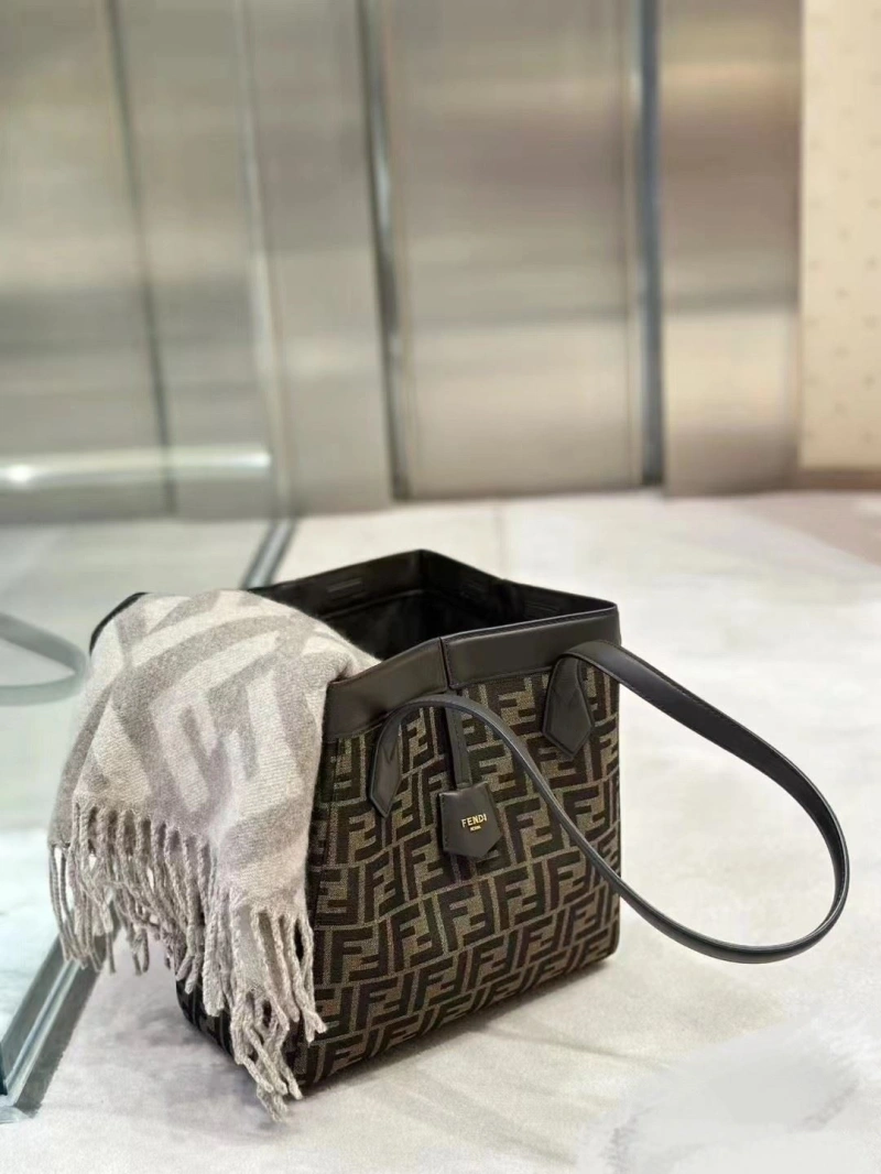 F**di bucket bags 4222c-0372