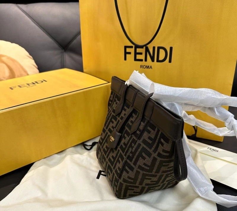 F**di bucket bags 4222c-0372