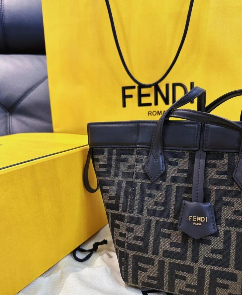 F**di bucket bags 4222c-0372