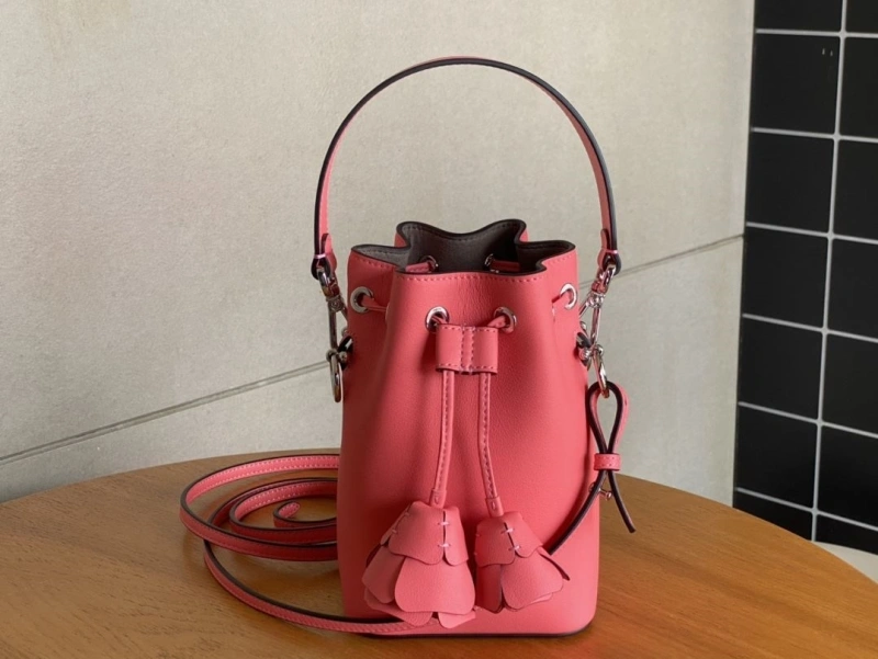 F**di bucket bags 4222c-0382