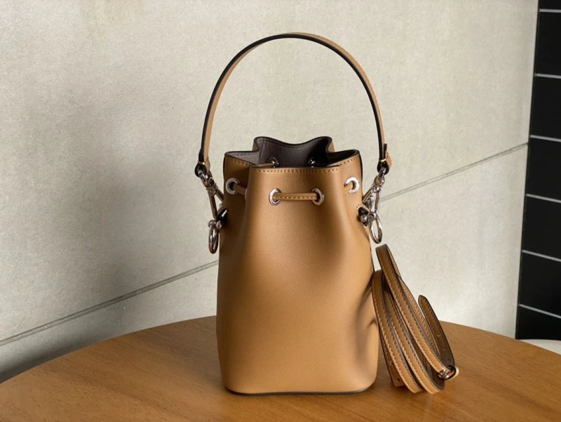 F**di bucket bags 4222c-0383
