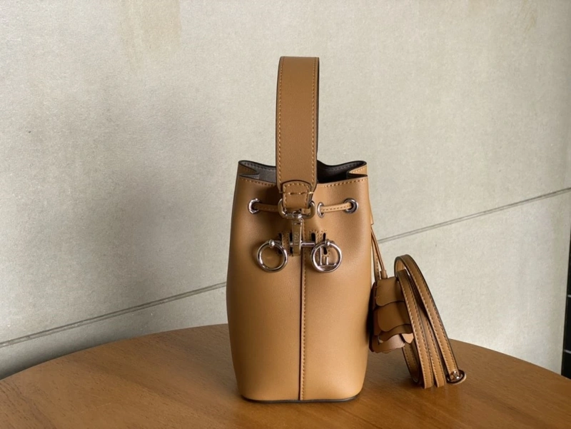 F**di bucket bags 4222c-0383