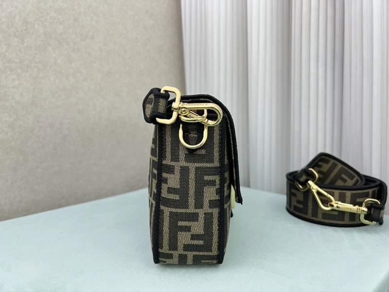 F**di baguette bags 4222c-0388
