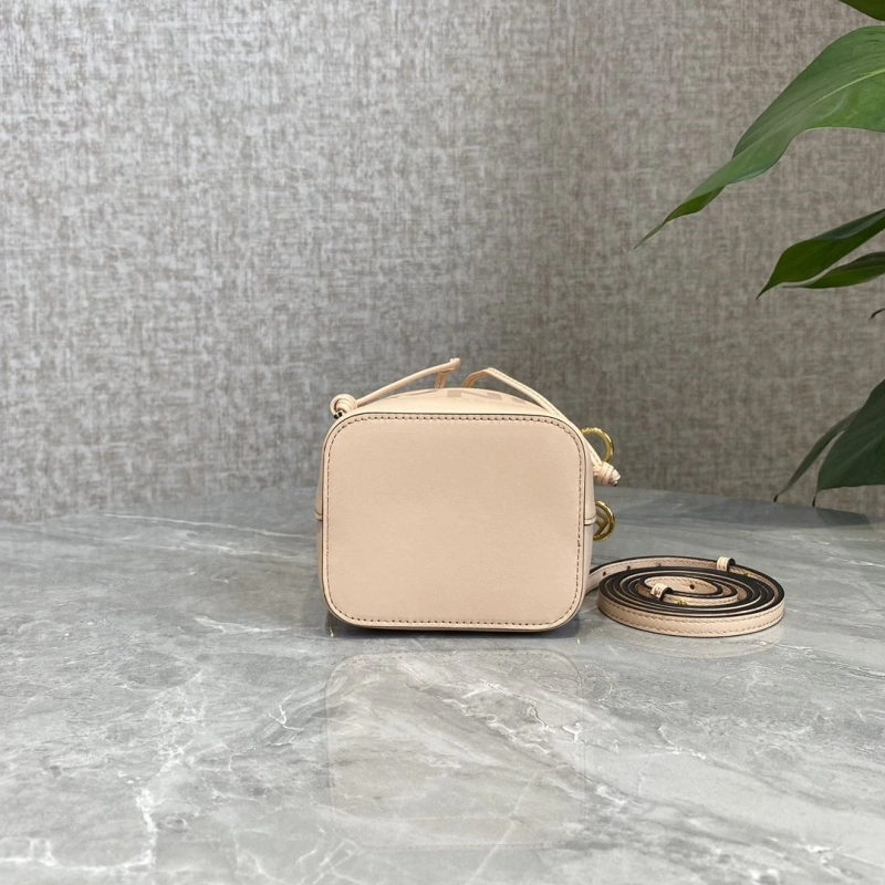 F**di bucket bags 4222c-0478
