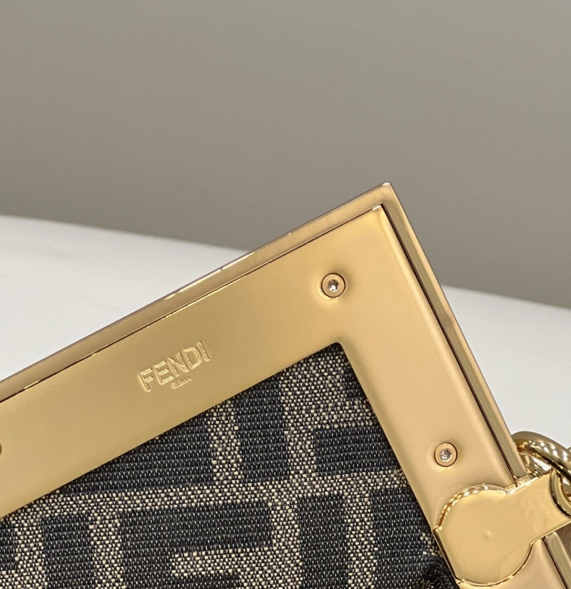 F**di first bags 4222c-0557