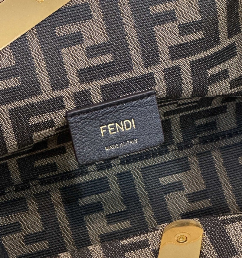 F**di first bags 4222c-0559