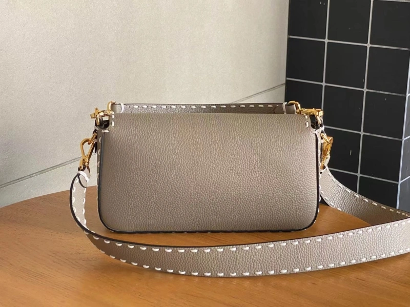 F**di baguette bags 4222c-0608