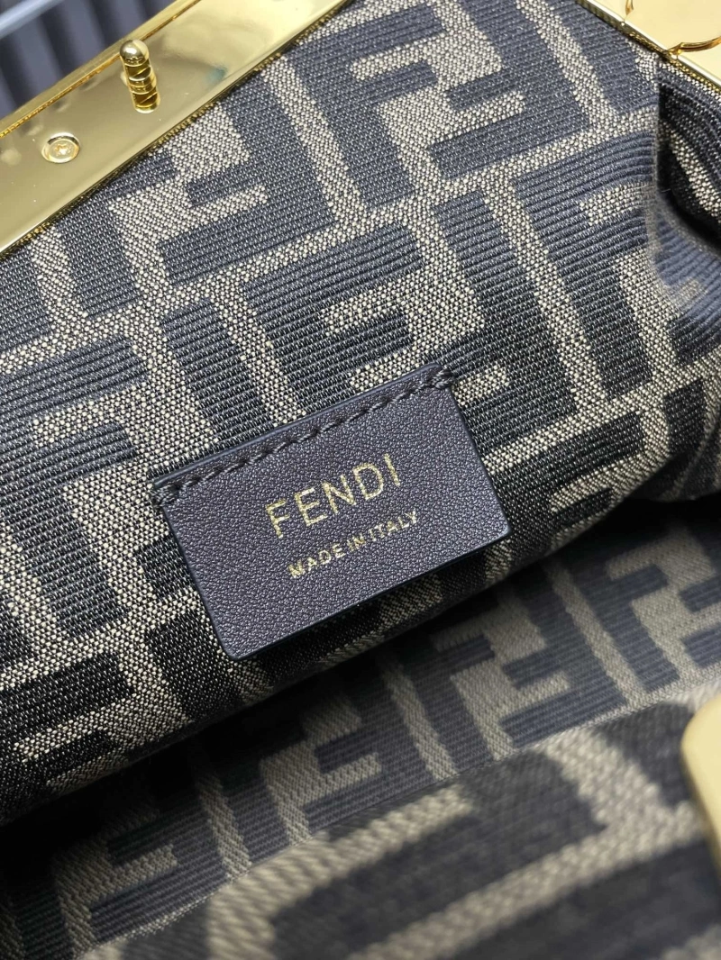 F**di first bags 4222c-0673