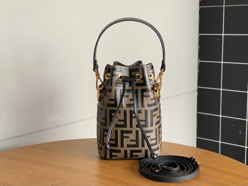 F**di bucket bags 4222c-0762