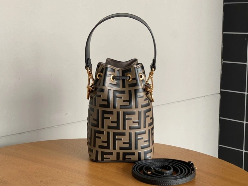 F**di bucket bags 4222c-0762