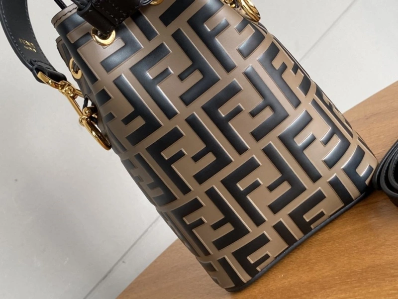 F**di bucket bags 4222c-0762