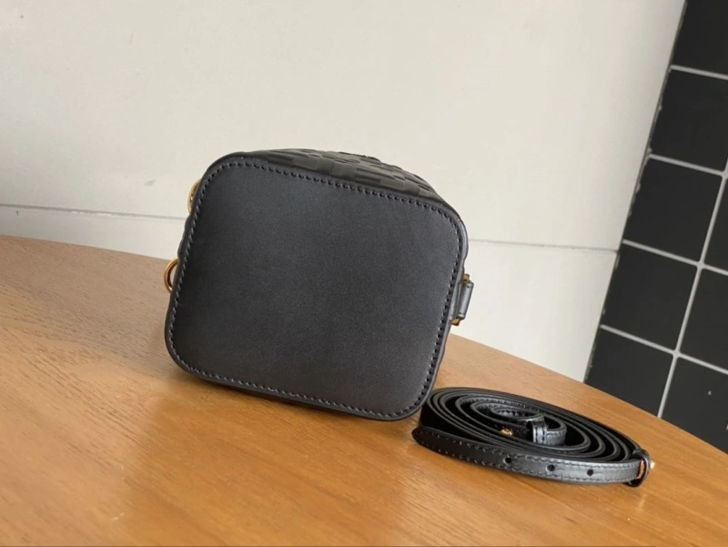 F**di bucket bags 4222c-0764
