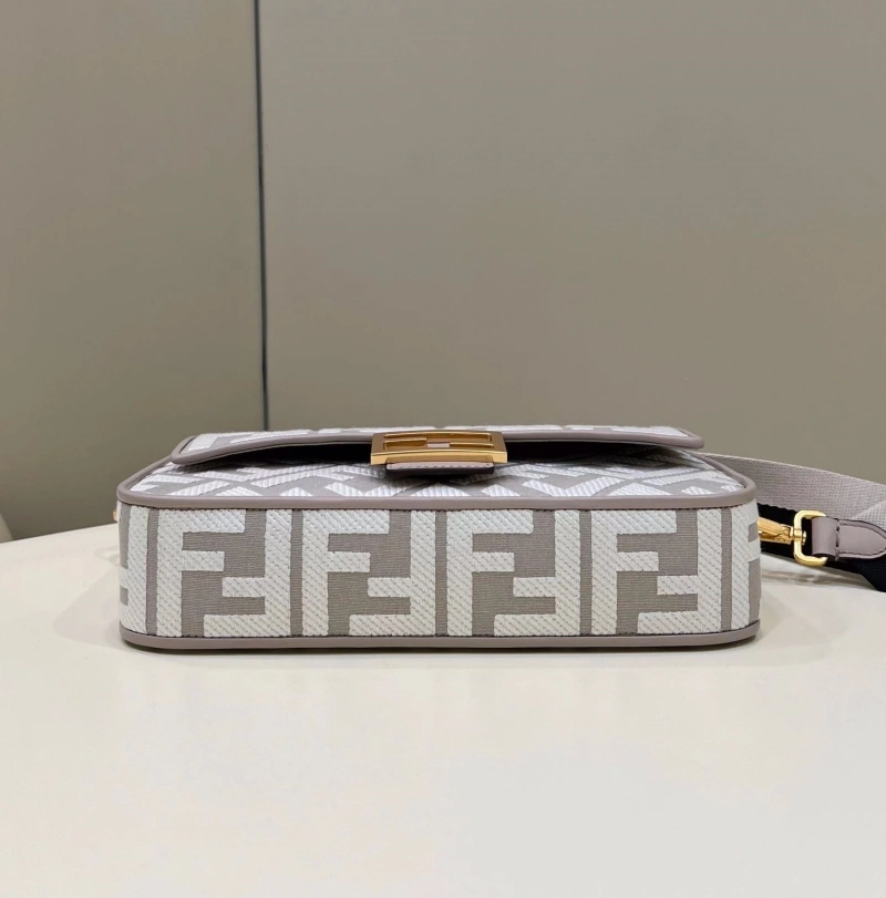 F**di baguette bags 4222c-0817