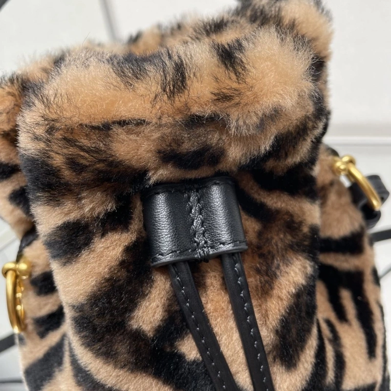 F**di bucket bags 4222c-0825