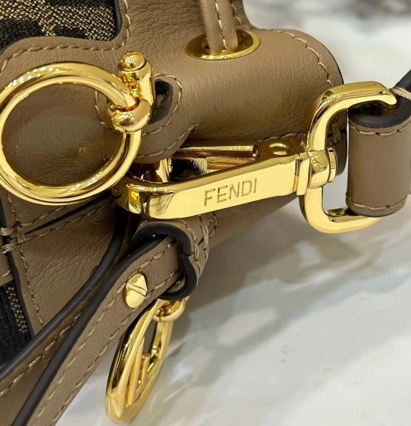 F**di bucket bags 4222c-0826