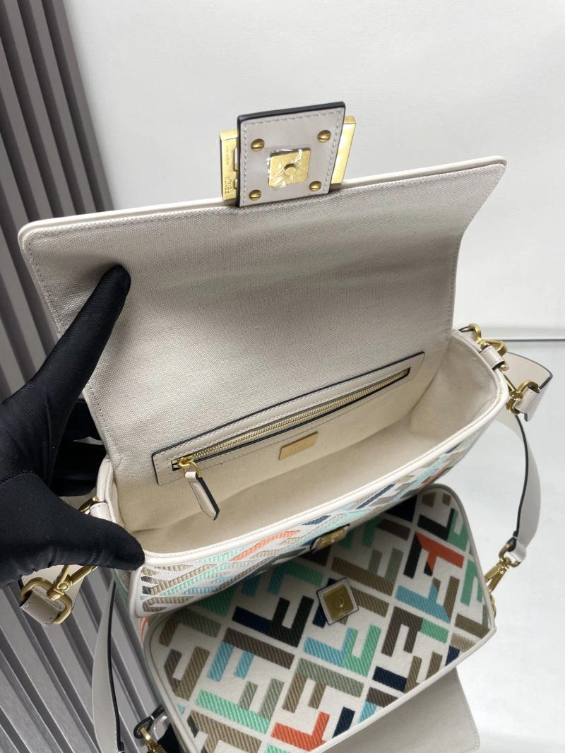 F**di baguette bags 4222c-0863