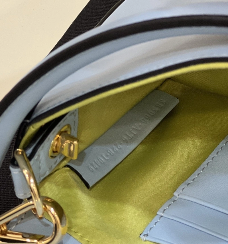 F**di baguette bags 4222c-0879