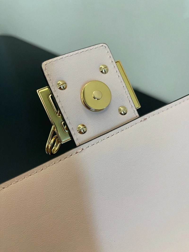 F**di baguette bags 4222c-0882