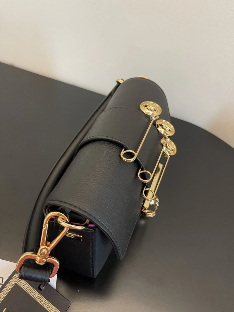 F**di baguette bags 4222c-0885