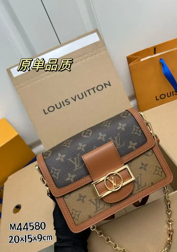 LV Clutch Bags 4224-0574