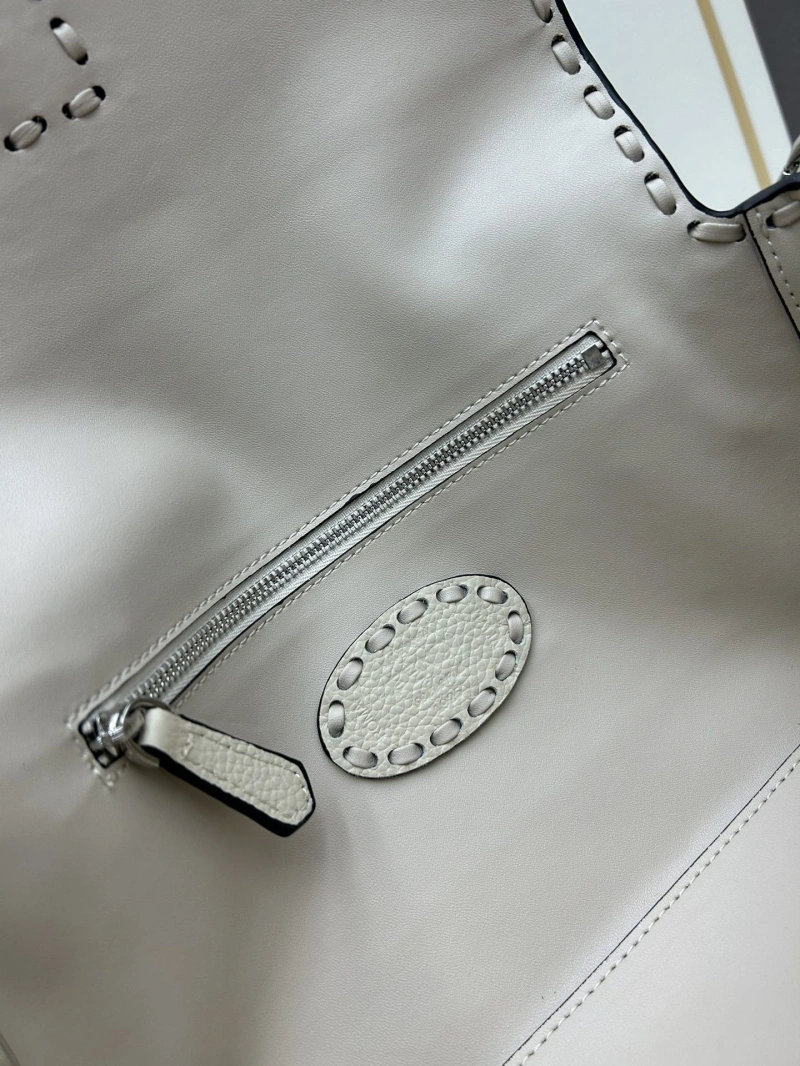 F**di baguette bags 4224-0982