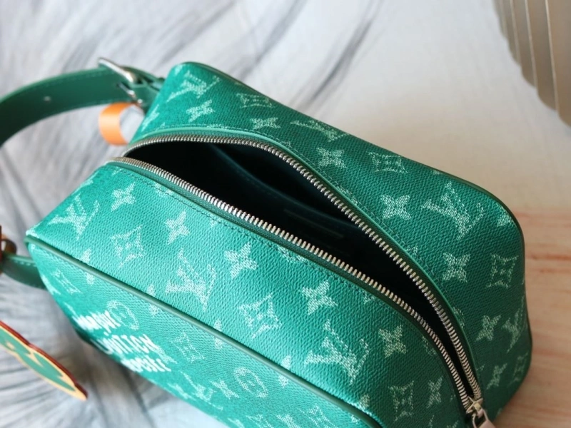 LV Cosmetic Bags 4233A-0311