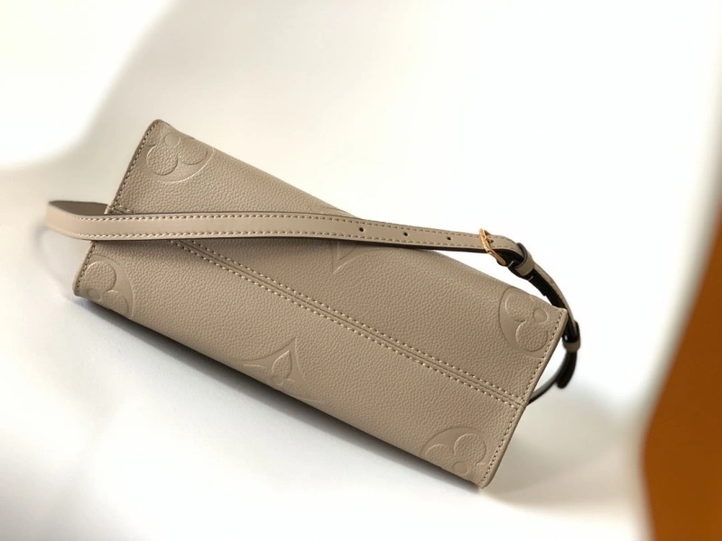LV Shopping Bags 4233G-0081