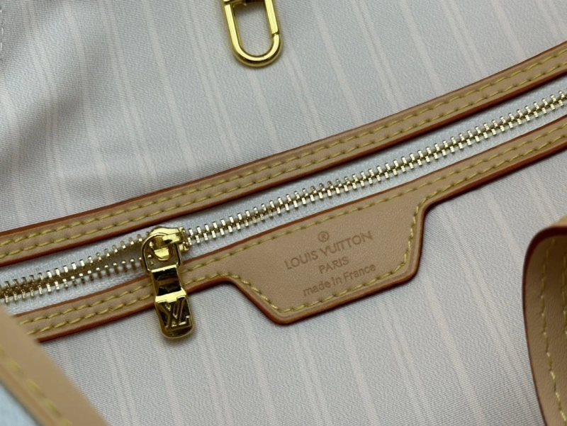 LV Shopping Bags 4233G-0446