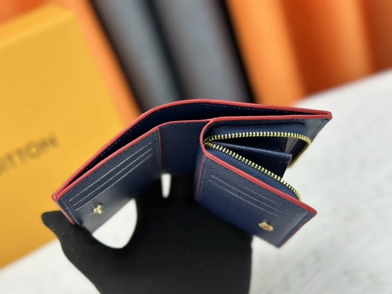 LV Wallets 4233G-0572