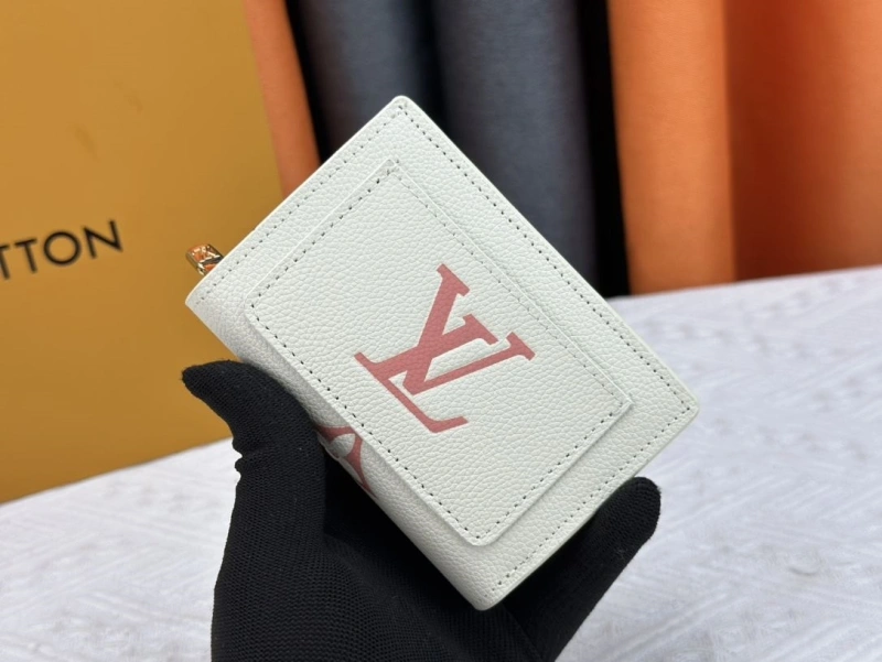 LV Wallets 4233G-0578
