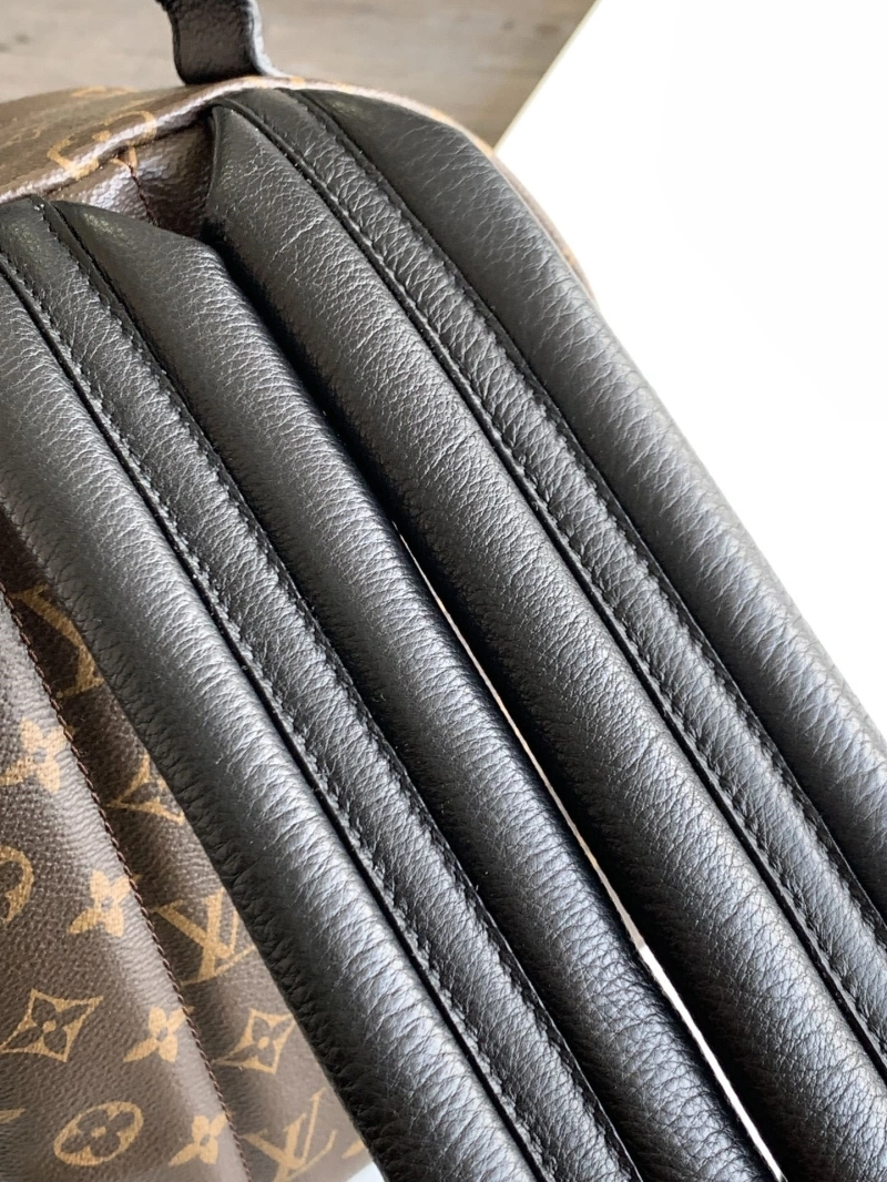 LV Backpacks 4233G-0869