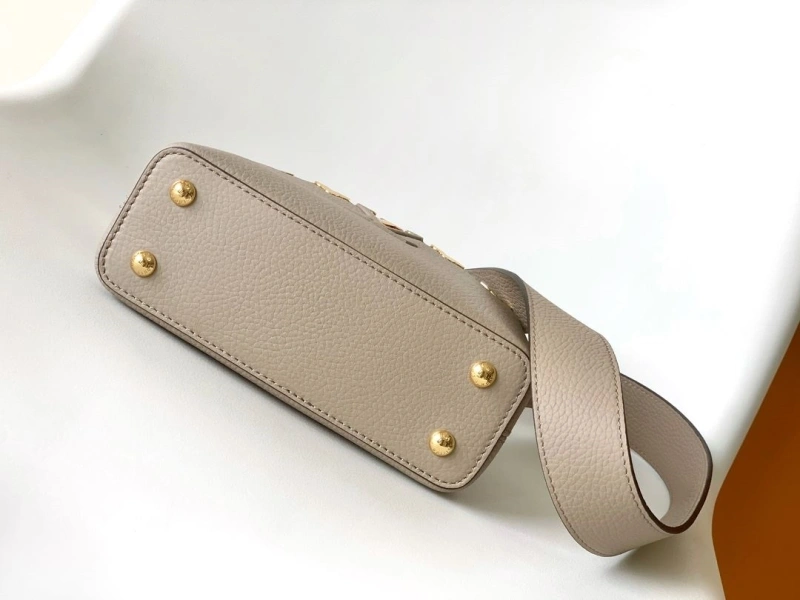 LV Capucines Bags 4233H-0279