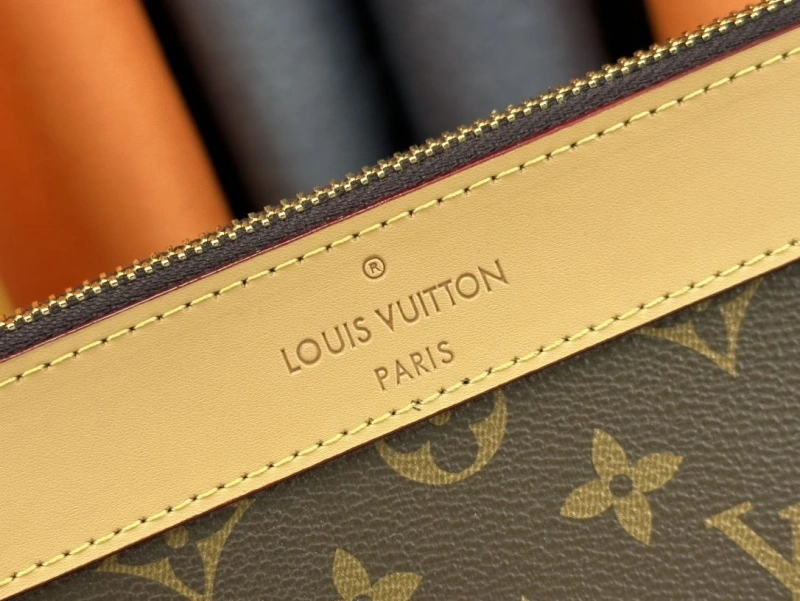 LV Clutch Bags 4233H-0451