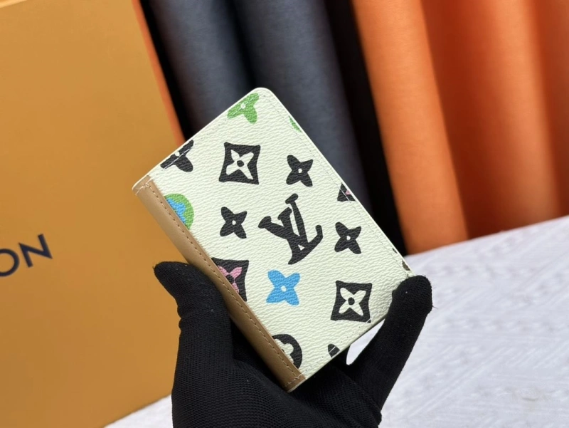 LV Wallets 4233H-0497