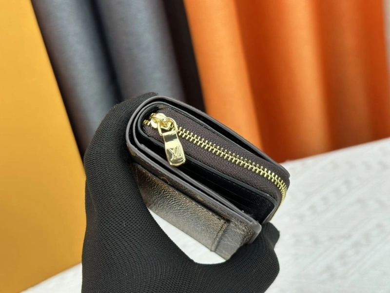 LV Wallets 4233H-0508