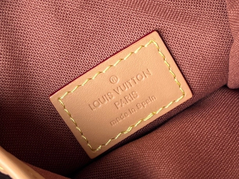 LV Clutch Bags 4233H-0740