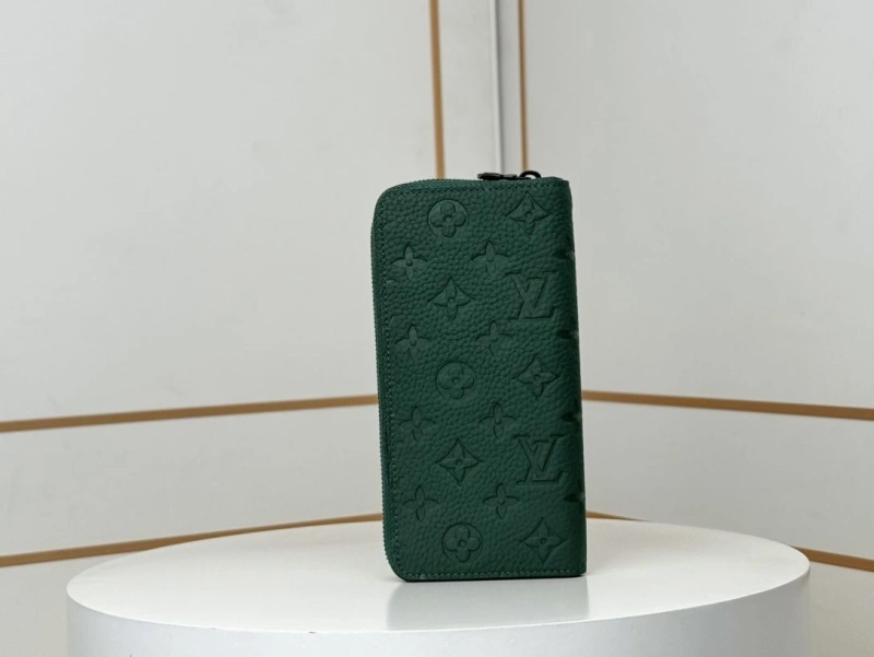 LV Wallets 4233H-0926
