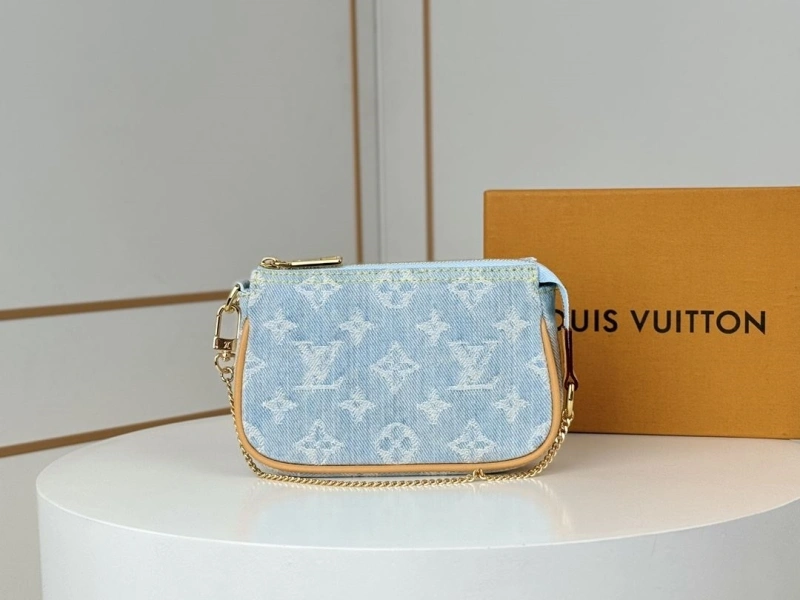 LV Clutch Bags 4233H-0943