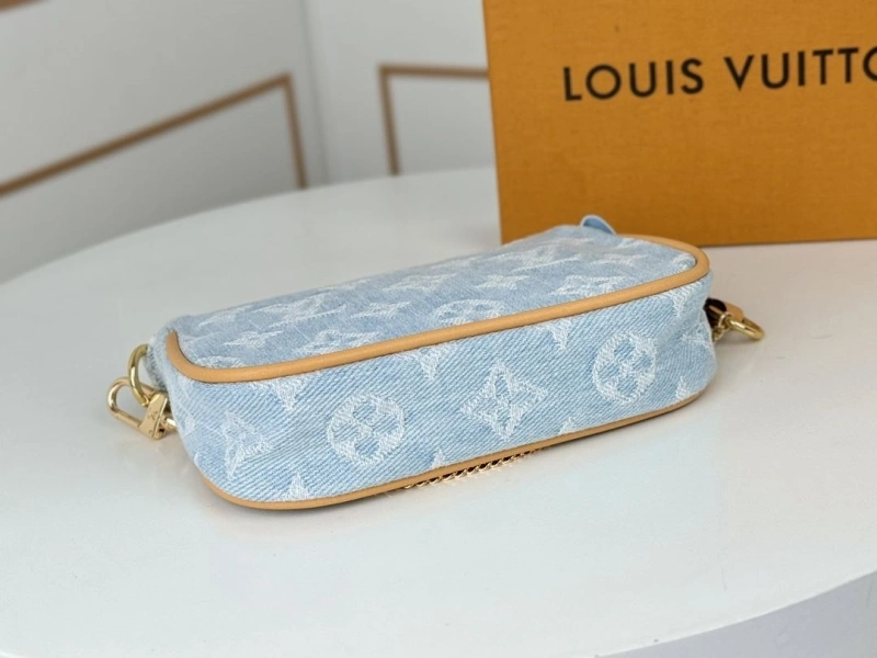 LV Clutch Bags 4233H-0943