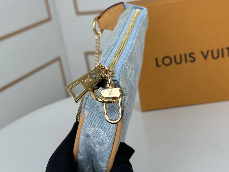 LV Clutch Bags 4233H-0943