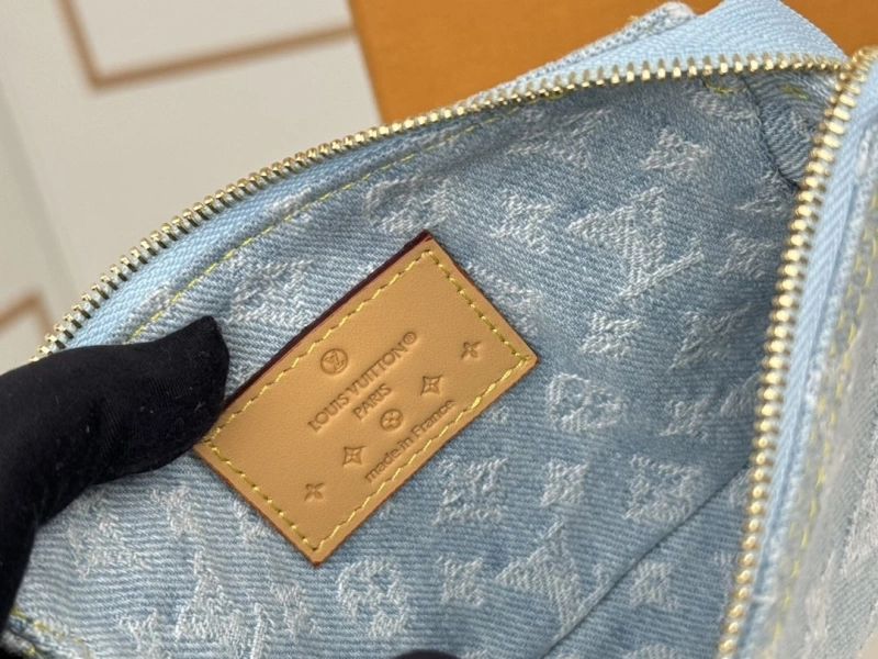 LV Clutch Bags 4233H-0943