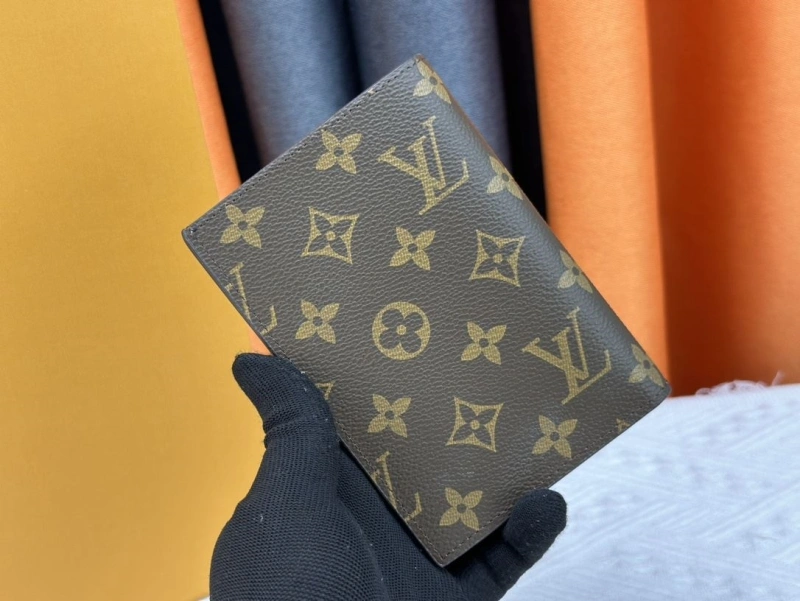 LV Wallets 4233H-1512