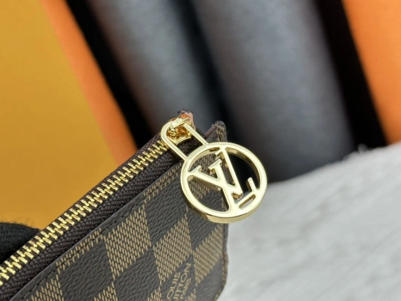 LV Wallets 4233H-1524