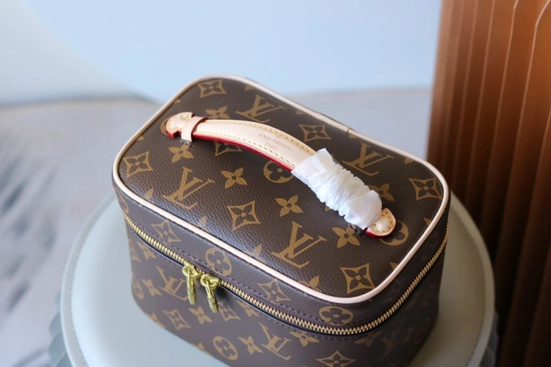 LV Cosmetic Bags 4233H-1582